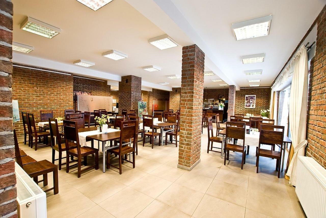 乌涅尤夫Dom Pracy Tworczej公寓式酒店 外观 照片